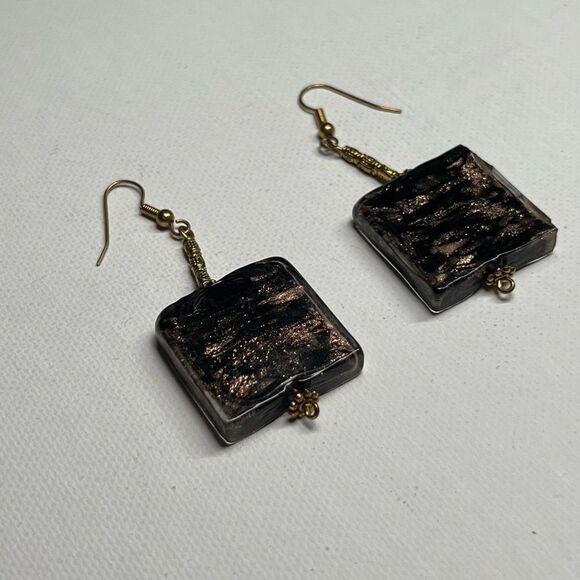 VINTAGE Red And Black Square Tourmaline Earrings With Gold-tone Hooks - Picture 2 of 5